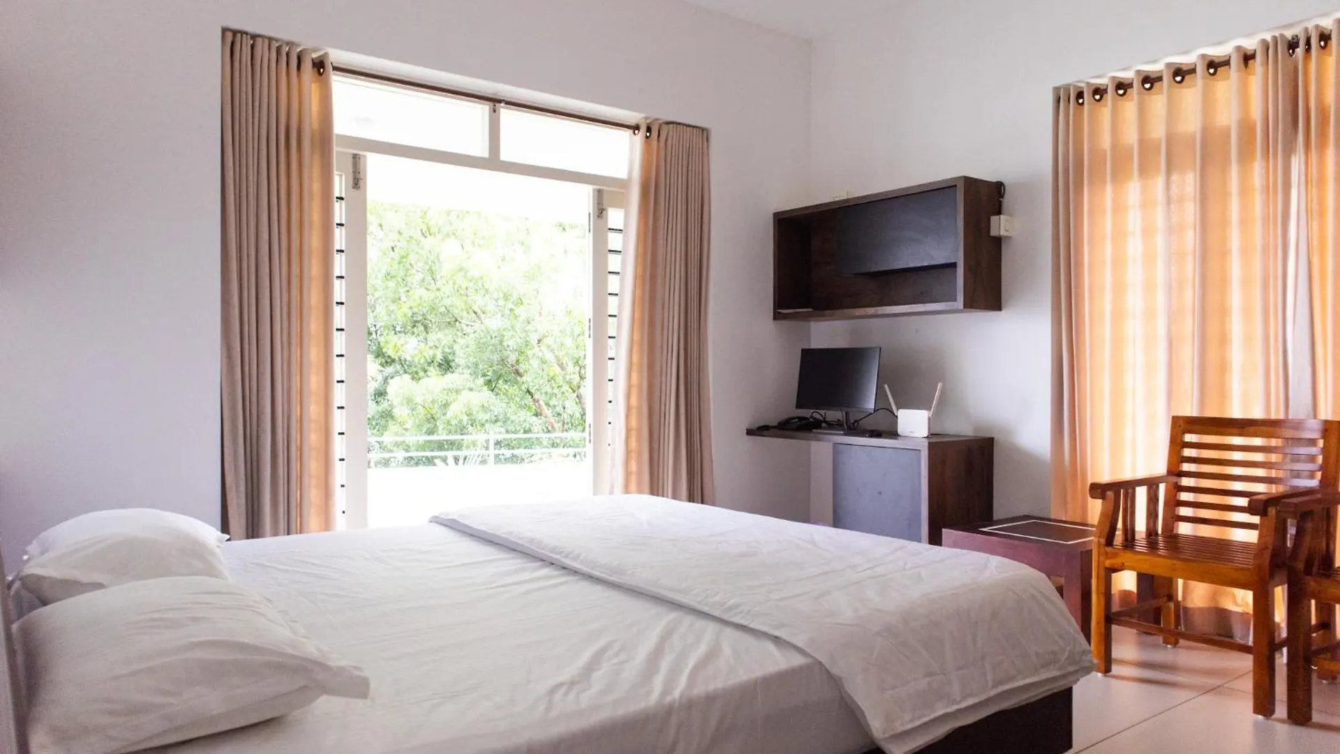 Rosy Villa - Riverside Stay With Pool & View Alwaye Indie