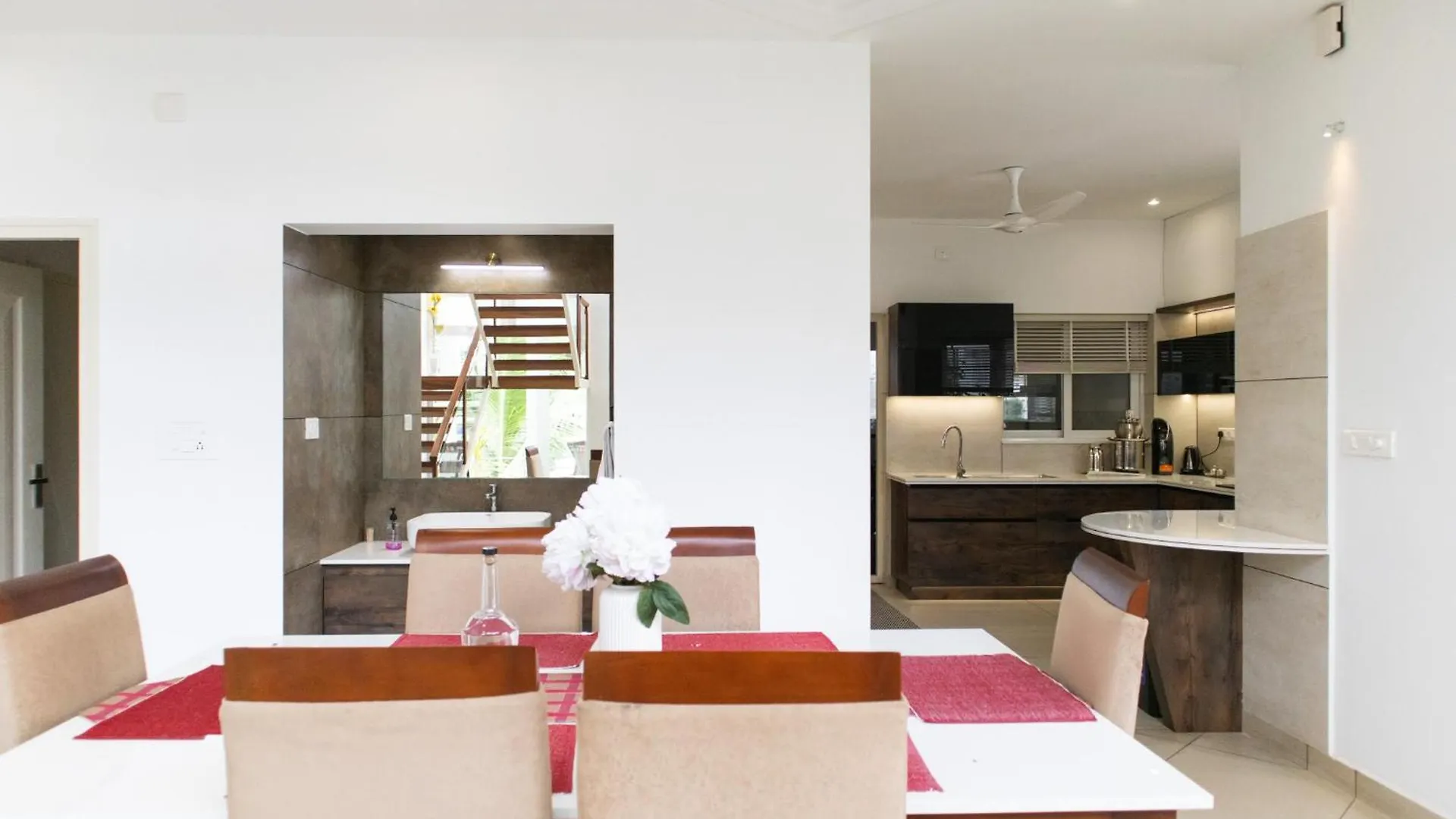 Rosy Villa - Riverside Stay With Pool & View Alwaye Indie
