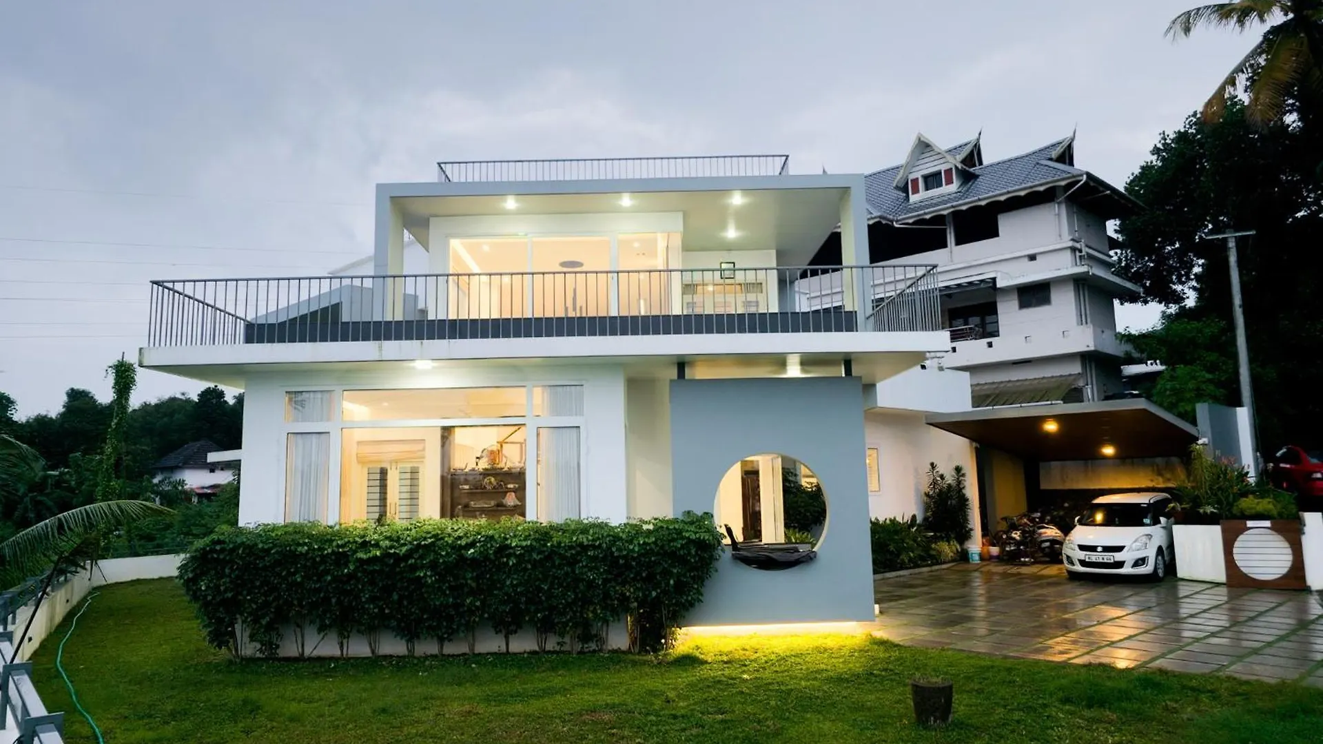 Rosy Villa - Riverside Stay With Pool & View Alwaye