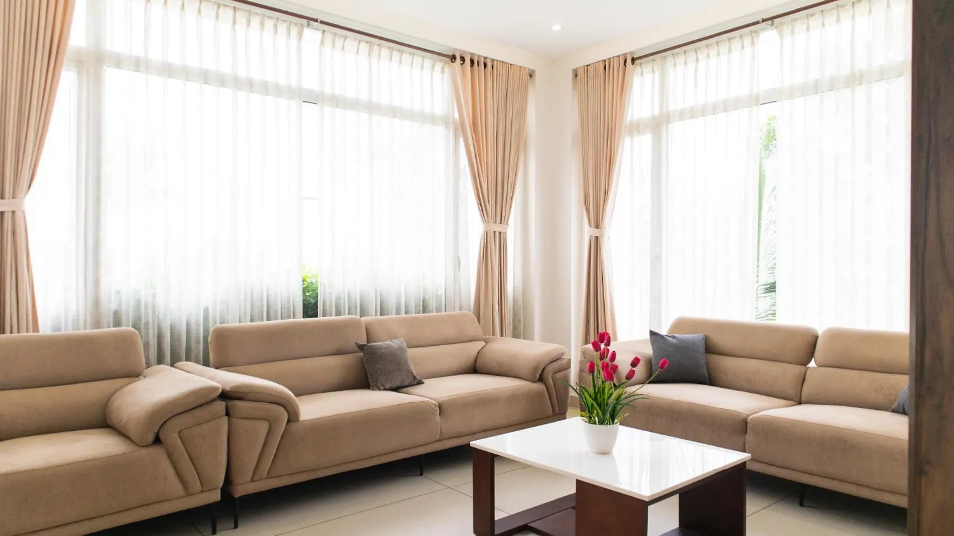 Rosy Villa - Riverside Stay With Pool & View Alwaye